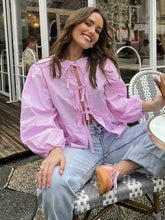 Vintage Bluse mit Puffärmeln und Schleife und Knöpfen